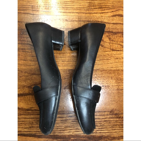 Like new black heels purchased at the Bay - Picture 3 of 4